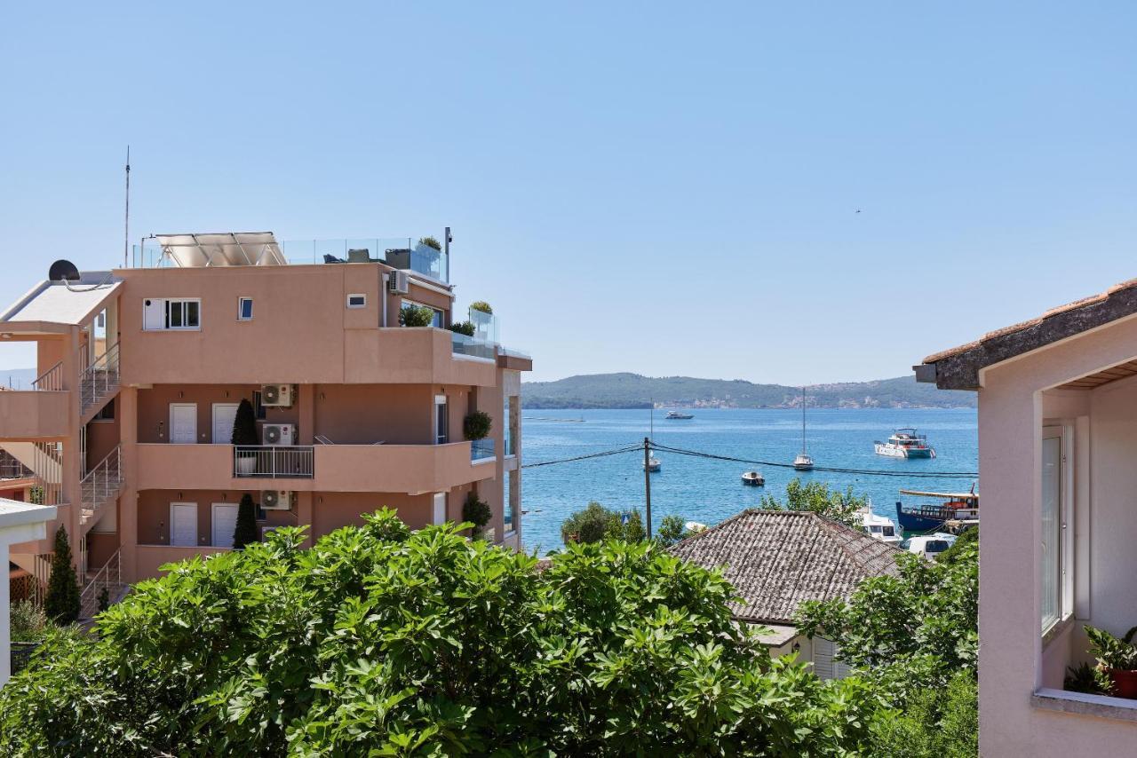 Rosic Apartments Tivat Exteriör bild