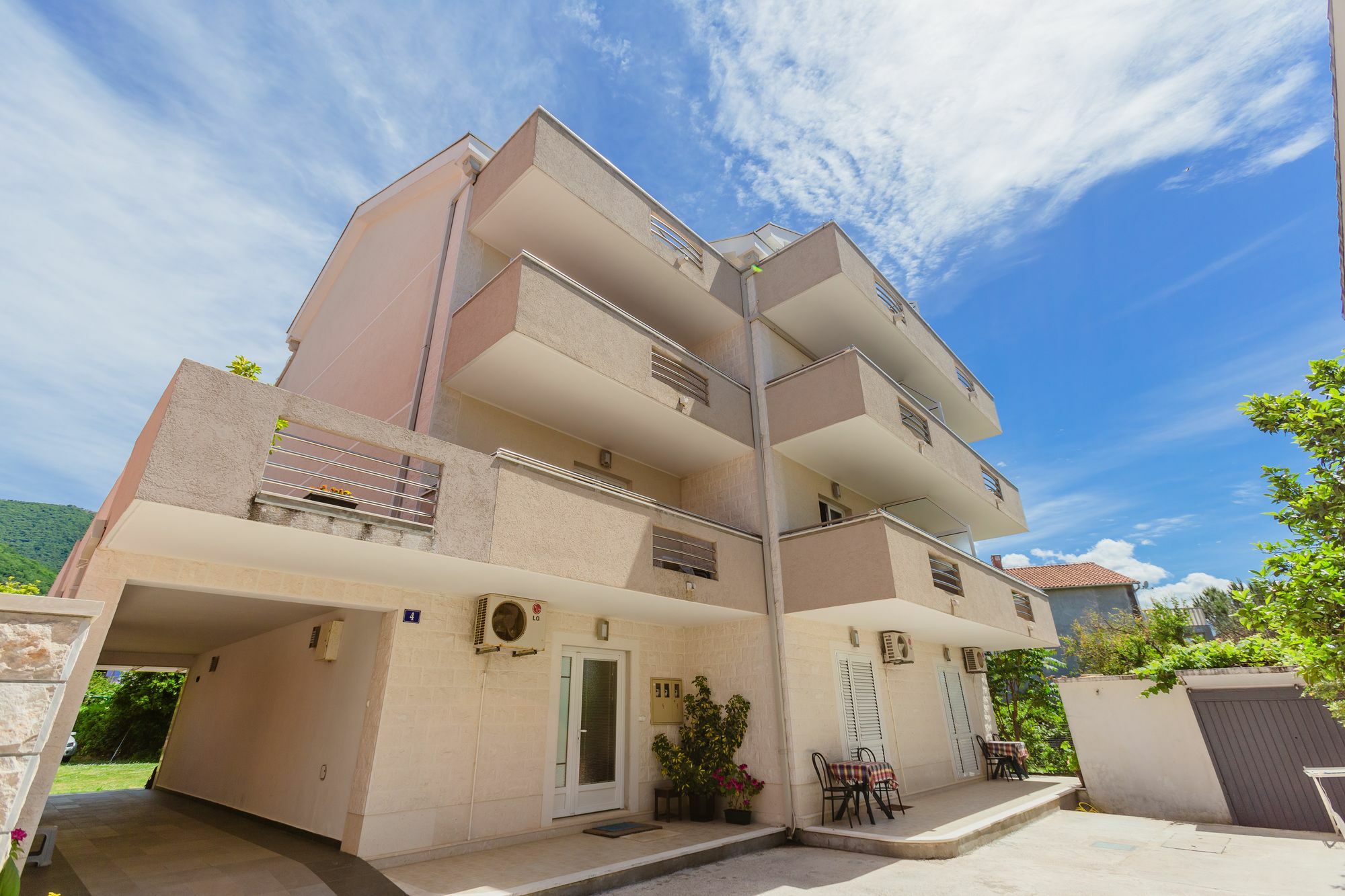 Rosic Apartments Tivat Exteriör bild